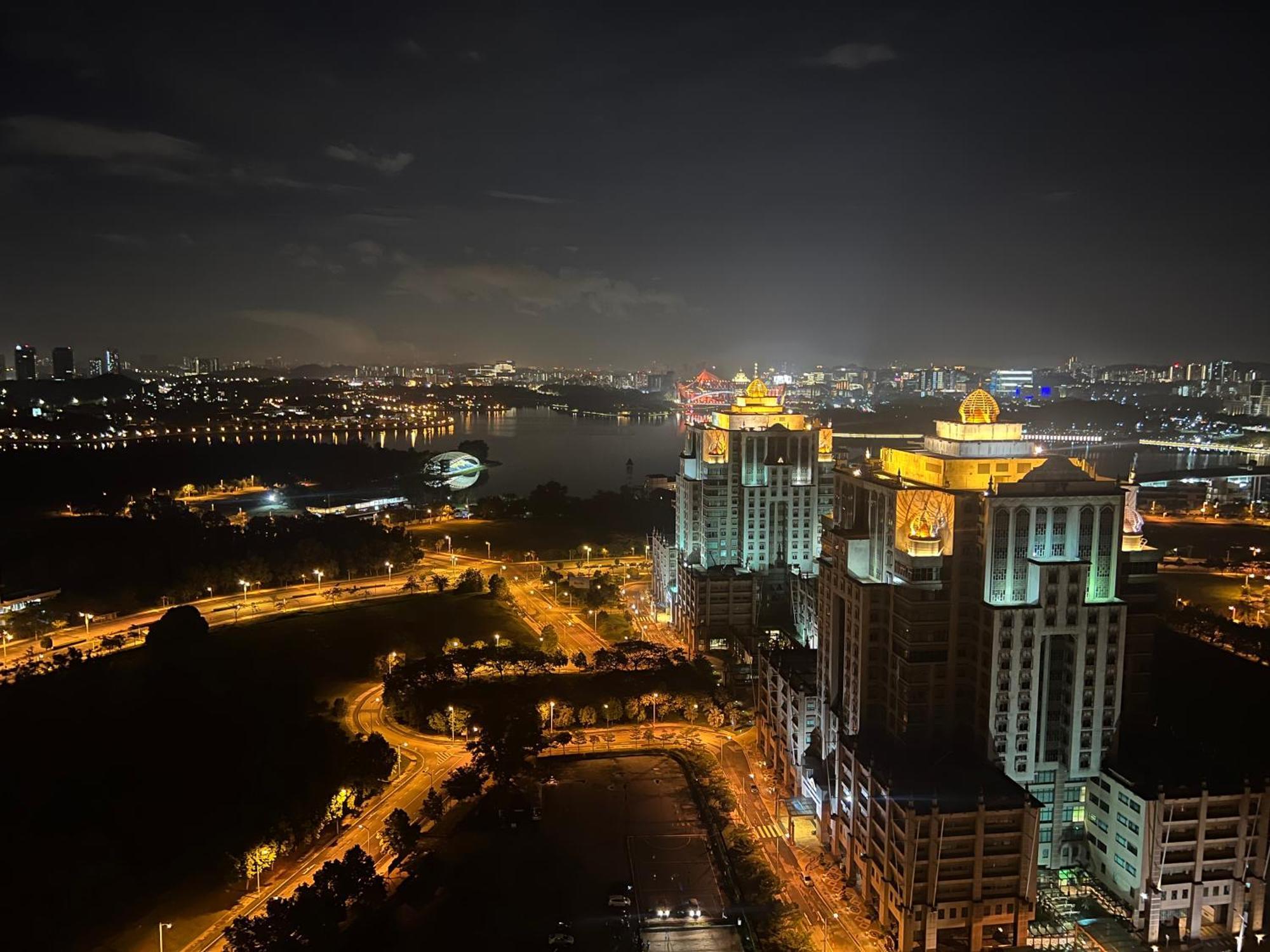 Aisha Staycation Wifi Big Patio Apartment Putrajaya